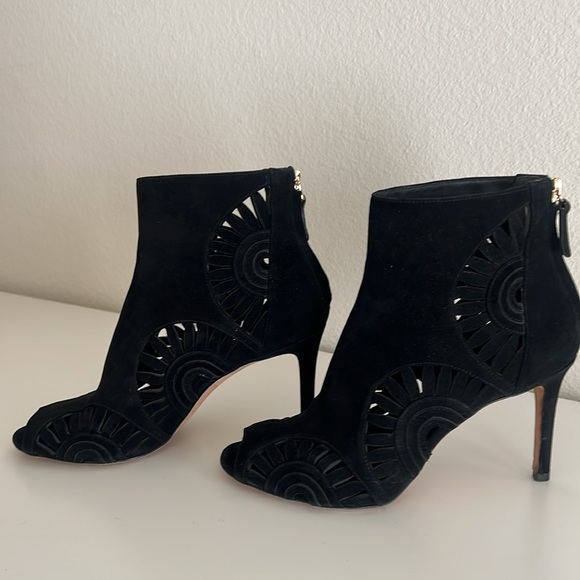 TORY BURCH Leyla Cut Out Geometric Bootie Royal Black Suede Stiletto Heels 7. - Picture 2 of 7
